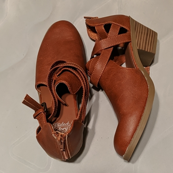 Shoes - Picture 2 of 3